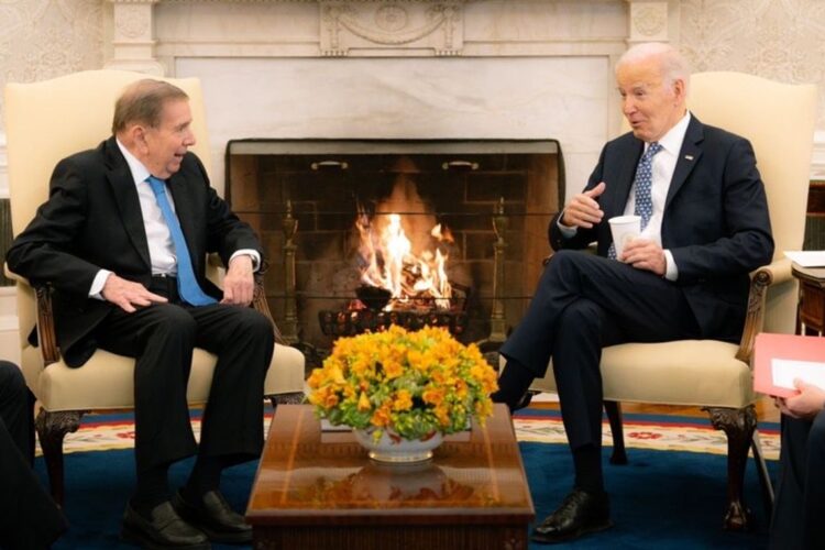 Reunión entre el presidente Joe Biden y el líder opositor venezolano Edmundo González Urrutia, en la Casa Blanca, el 6 de enero de 2025. Foto: Oficina de prensa de Edmundo González / EFE.