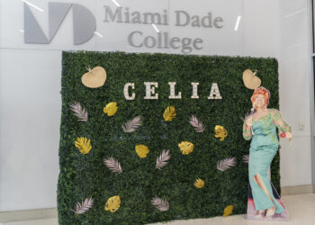 Fotografía cedida por la universidad Miami Dade College (MDC) de una imagen de la cantante cubana Celia Cruz durante la inauguración de la exposición 'Celia Cruz: Work'. Foto: EFE.