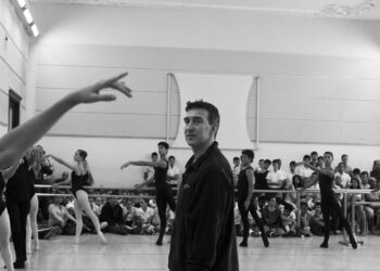 Julio Bocca imparte una clase en la Escuela Nacional de Ballet Fernando Alonso. Foto:  Tomada del perfil en Facebook del Ahmed Piñeiro.