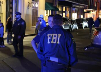 Agentes del FBI en Bourbon Street, New Orleans. Foto: EFE.