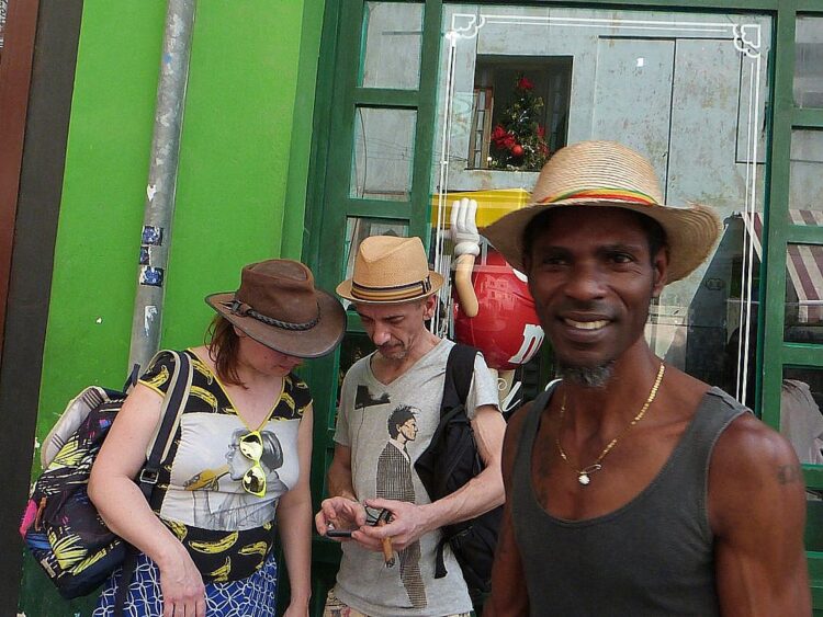 Turistas europeos en La Habana Vieja. Foto: AMD