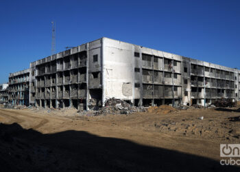 Devastación en Yabalia, ciudad del norte de Gaza,   objeto de intensos bombardeos y asedios militares, que han resultado en la muerte de miles de personas, incluidos civiles. Foto. Alejandro Ernesto /On Cuba