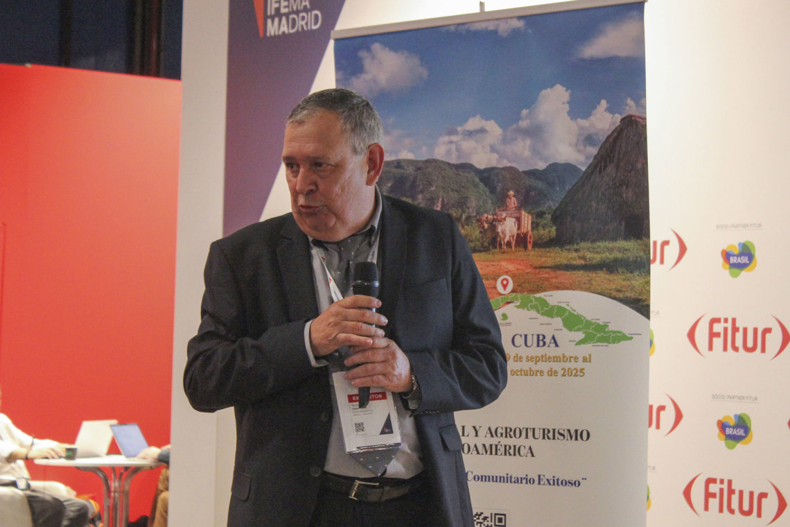 El director general de la empresa cubana Ecotur, Raúl Naranjo, durante la presentación este jueves en el Feria Internacional de Turismo (Fitur) del X Encuentro Iberoamericano de Turismo, este jueves en Madrid. Foto: Luis Ángel Reglero / EFE.