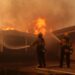 Bomberos luchan contra el fuego en el barrio Pacific Palisades de Los Ángeles, California, el 8 de enero de 2025. Foto: Allison Dinner / EFE.