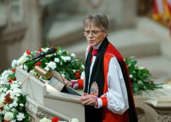 La obispa episcopaliana Mariann Edgar Budde, durante el Servicio Nacional de Oración Interreligioso en honor a la investidura de Trump. Foto: Will Oliver / EFE.