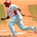 Osvaldo Vázquez, jugador de los Tigres de Ciego de Ávila y de equipos nacionales, está entre los que han decidido dejar el béisbol cubano por los bajos salarios que perciben. Foto: Osvaldo Gutiérrez / ACN / Archivo.