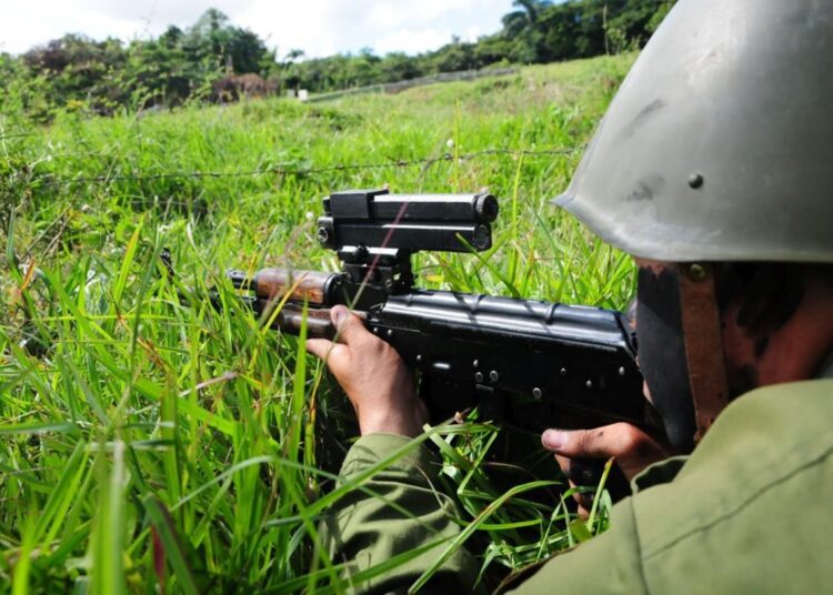 Soldado durante un ejercicio militar en Cuba. Foto: Minfar / Facebook / Archivo.