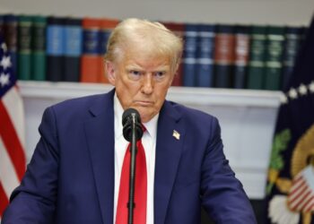 Donald Trump en una de sus primeras actividades en la Casa Blanca tras asumir por segunda ocasión la presidencia de Estados Unidos. Foto: Aaron Schwartz / POOL / EFE.