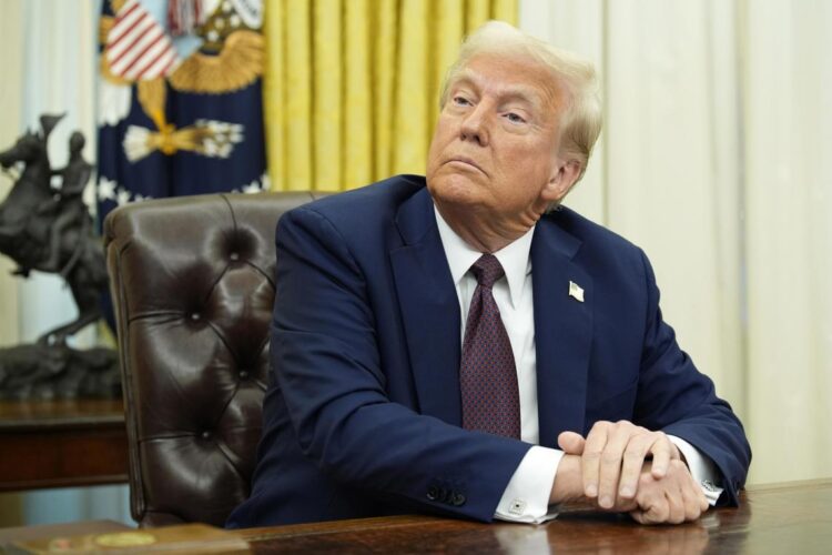 Donald Trump en la Oficina Oval de la Casa Blanca. Foto: Yuri Gripas / POOL / EFE.