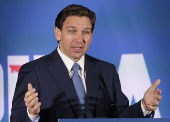 El gobernadpr de Florida, Ron DeSantis. Foto: EFE.