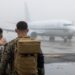 Miembros del Cuerpo de Marines  de marines antes de subir a un avión C-40A hacia la base naval de Guantánamo.
























Miembros del Cuerpo de Marines antes de subir a un vuelo para la Base. Foto" EFE









Miembros del Cuerpo de Marines  antes de subir a un vuelo con destino a la Base. Foto: EFE/Matthew Williams/U.S. Marine Corps.