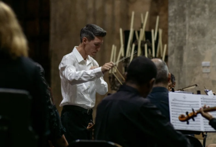 Concierto de la Sinfonietta Duchesne Cuzán, dirigida por el Mtro. Igor Ernesto Corcuera Cáceres.