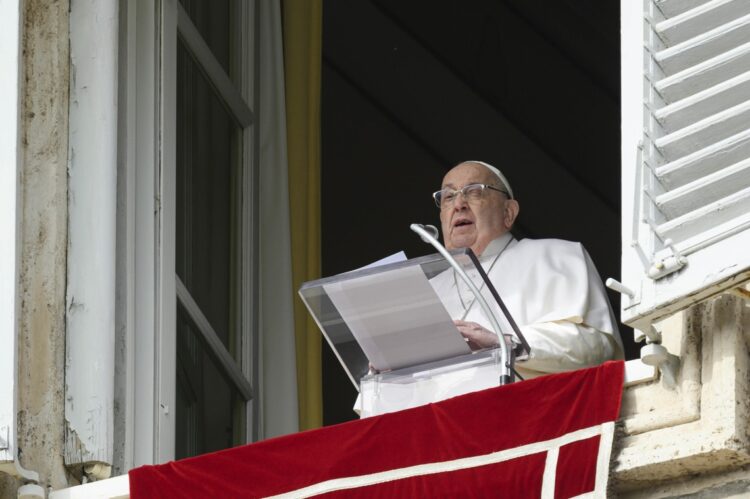 Papa Francisco renueva su llamado al fin de las guerras. Foto: EFE/EPA/VATICAN.