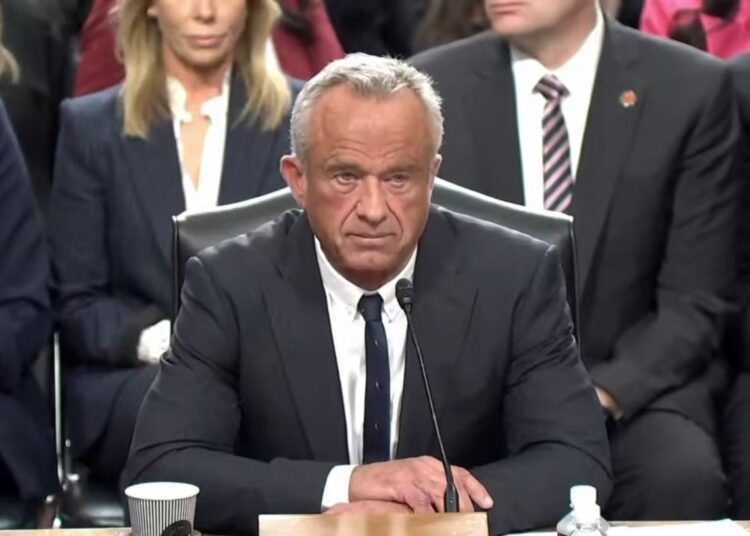 Robert Kennedy Jr. durante la audiencia de confirmación como secretario de Salud. Captura de pantalla.