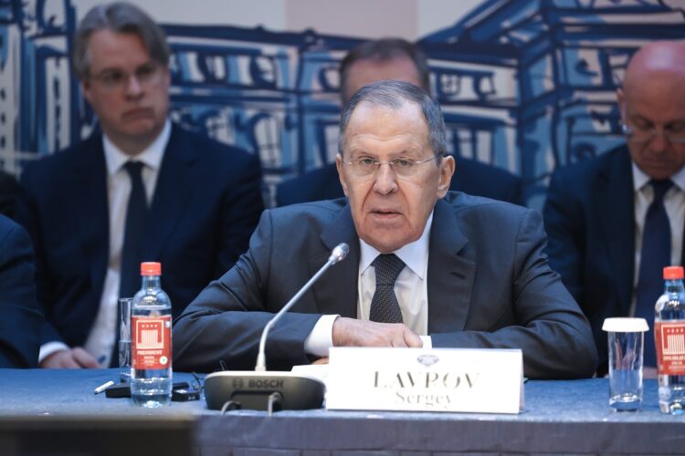 Lavrov con embajadores en Moscú este 5 de febrero de 2025. Foto: SERVICIO DE PRENSA DEL MINISTERIO DE EXTERIORES DE RUSIA/ EFE/EPA.