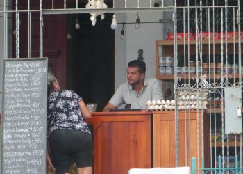 Cotizacion del huevo este miércoles 5 de marzo en uno de los barrios del sur de La Habana. Foto: AMD