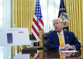 Trump en la Oficina Oval de la Casa Blanca hoy 7 de marzo de 2025. Foto:  EFE/EPA/CHRIS KLEPONIS / POOL.