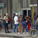 Muchos síntomas de la policrisis cubana tienen su origen en un problema común: la falta de divisas de un Estado que monopoliza vastos sectores de la economía. Foto: EFE/ Ernesto Mastrascusa.