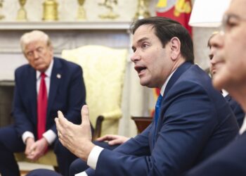 El secretario de Estado Marco Rubio, durante un encuentro en la Casa Blanca junto al presidente Donald Trump y otros funcionarios de su Gobierno. Foto: JIM LO SCALZO / POOL / EFE / EPA.