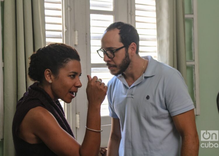 Denys Ramos y Yura López durante el rodaje de "Ojos de agua". Foto: Jorge Luis Coll.