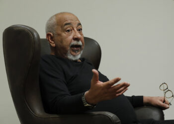 Leonardo Padura, durante una entrevista con EFE en la Ciudad de México (México), el 28 de febrero de 2025. Foto: EFE/ Mario Guzmán.