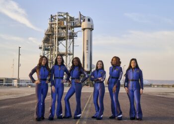 Seis mujeres completaron este lunes el viaje al espacio, a cargo de Blue Origin. Foto: X/Blue Origin.