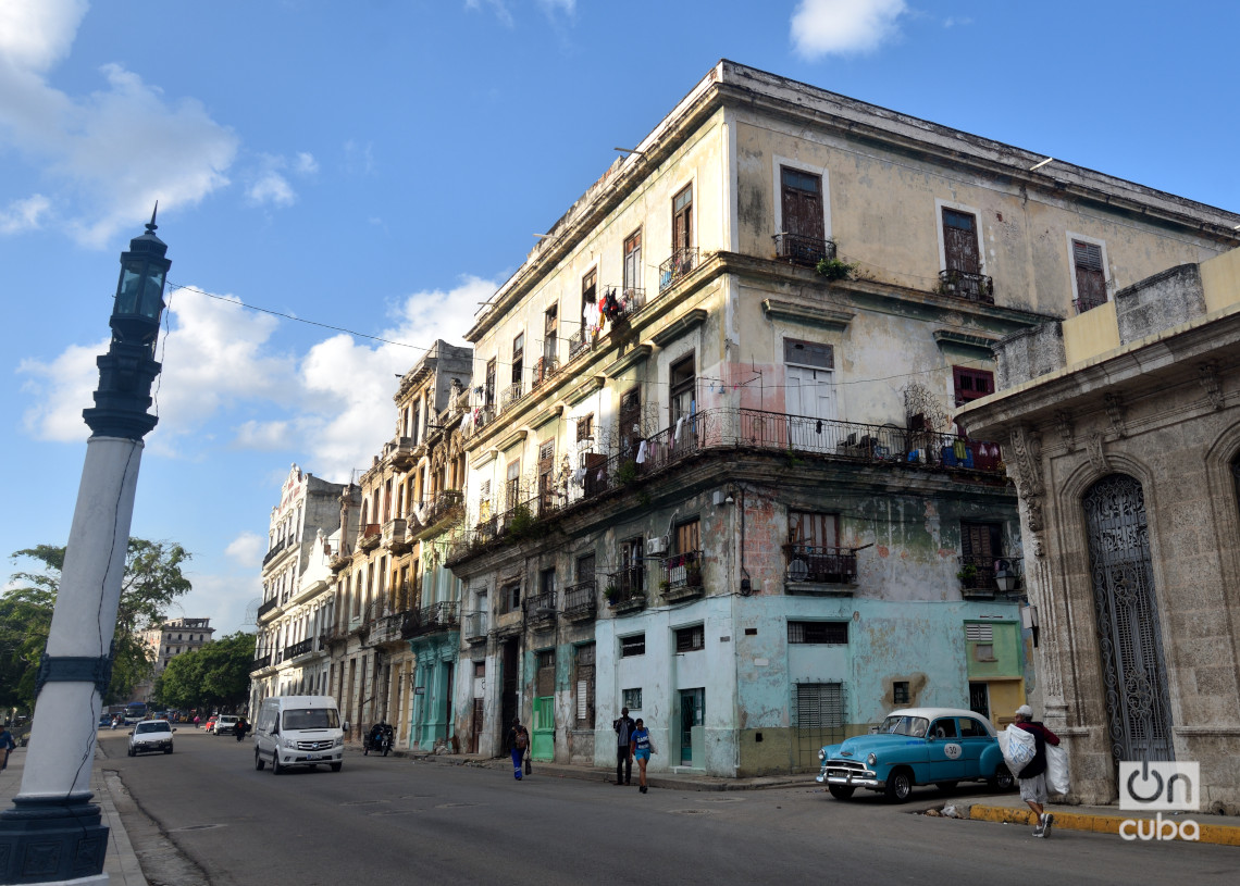 Edificios en la calle Industria, en el entorno del Capitolio de La Habana. Foto: Otmaro Rodríguez.