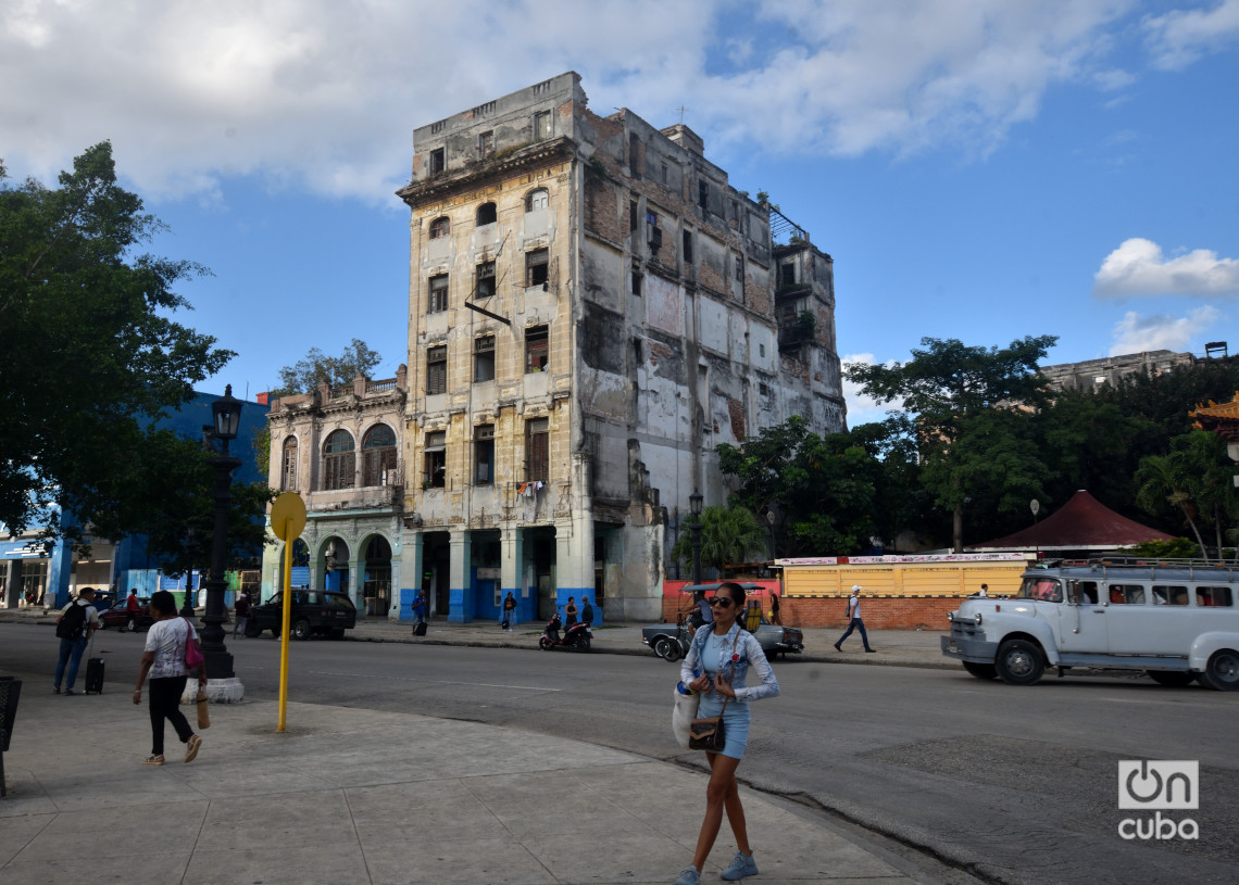Antiguo Hotel Perla de Cuba, en el entorno del Parque de la Fraternidad y el Capitolio de La Habana. Foto: Otmaro Rodríguez.