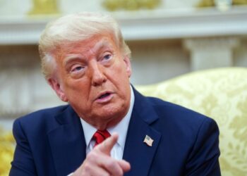 Trump en la Oficina Oval de la Casa Blanca  el 17 de abril de 2025. Foto: EFE/EPA/CHRIS KLEPONIS / POOL.